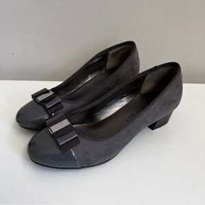 Karen Scott Grey Bowed Flats with small heal size 7